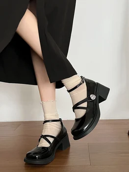 2023 Bahar kahverengi retro Mary Jane ayakkabı Yeni kalın topuk lolita ayakkabı JK deri ayakkabı Kolej kız platform ayakkabılar Kadın sandalet