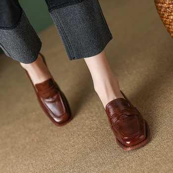 Kadınlar Casual LoafersThick Kare Topuklu 4 CM Basit Ayakkabı Kare Ayak Slip-On İnek Derisi Günlük Pompaları Temel Tasarım Bayanlar Loafer'lar
