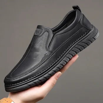 Yeni Erkek Deri rahat ayakkabılar Adam için Bahar Yeni Moda Özlü Slip-on düz ayakkabı Serin İnek deri makosenler